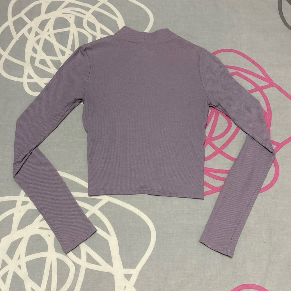 Hollister Purple Mockneck Long Sleeve Crop Top - Picture 6 of 6